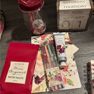 Red Citrus Bergamot Bath Salts and Floral Stationery Set